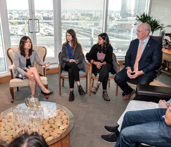 students talk with politicians about laws for climate change